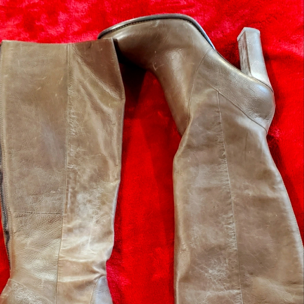 Knee boots